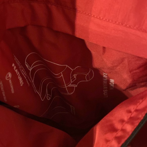 OS rain jacket that also folds into itself size XL - Picture 5 of 6